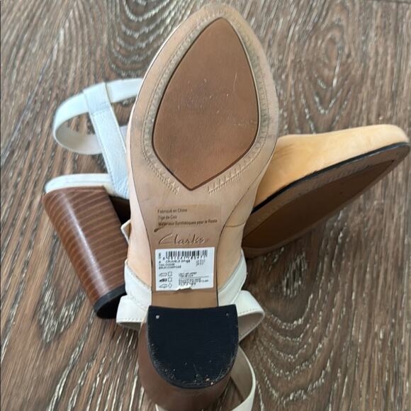 Clarks Tan and White Heels with Chunky Block Heel - Picture 10 of 11